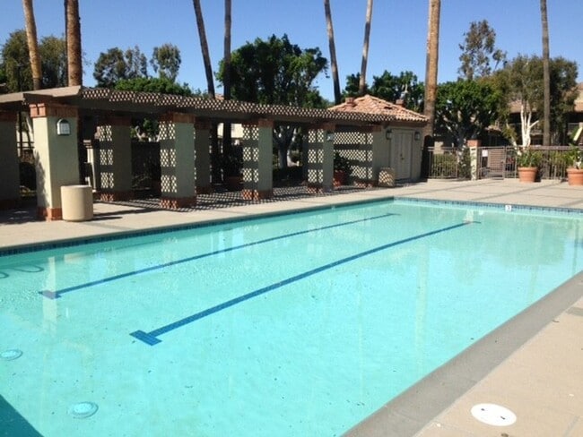 Building Photo - BEAUTIFUL ONE BEDROOM ONE BATH CONDO WITH ...