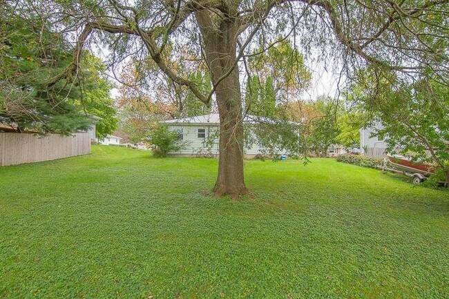 Building Photo - 306 Sycamore St