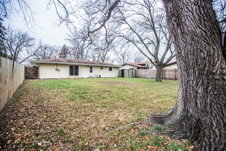 Extra large back yard that is fully fenced. Storage sheet as well. - 18909 Lorenz Ave