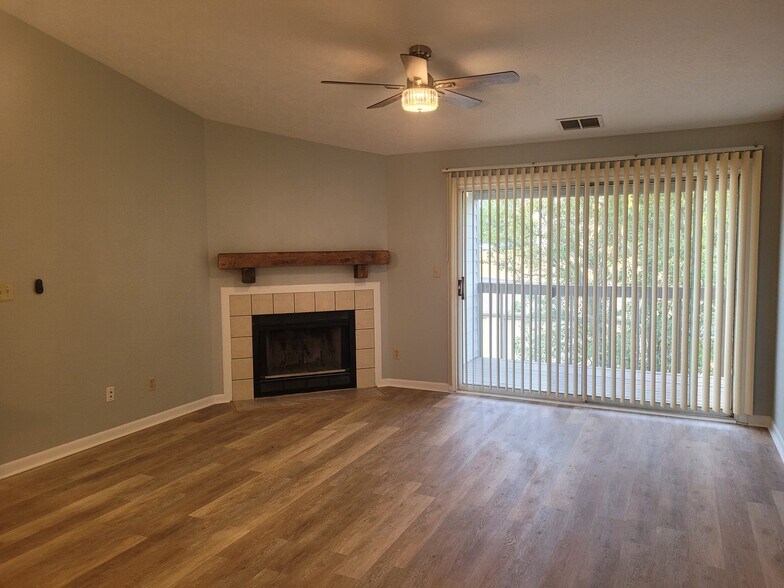 Building Photo - 8919 Eagleview Dr