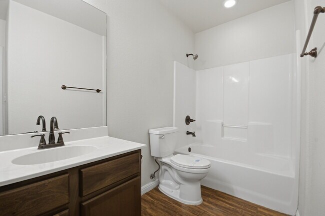 Building Photo - 302 W San Antonio St