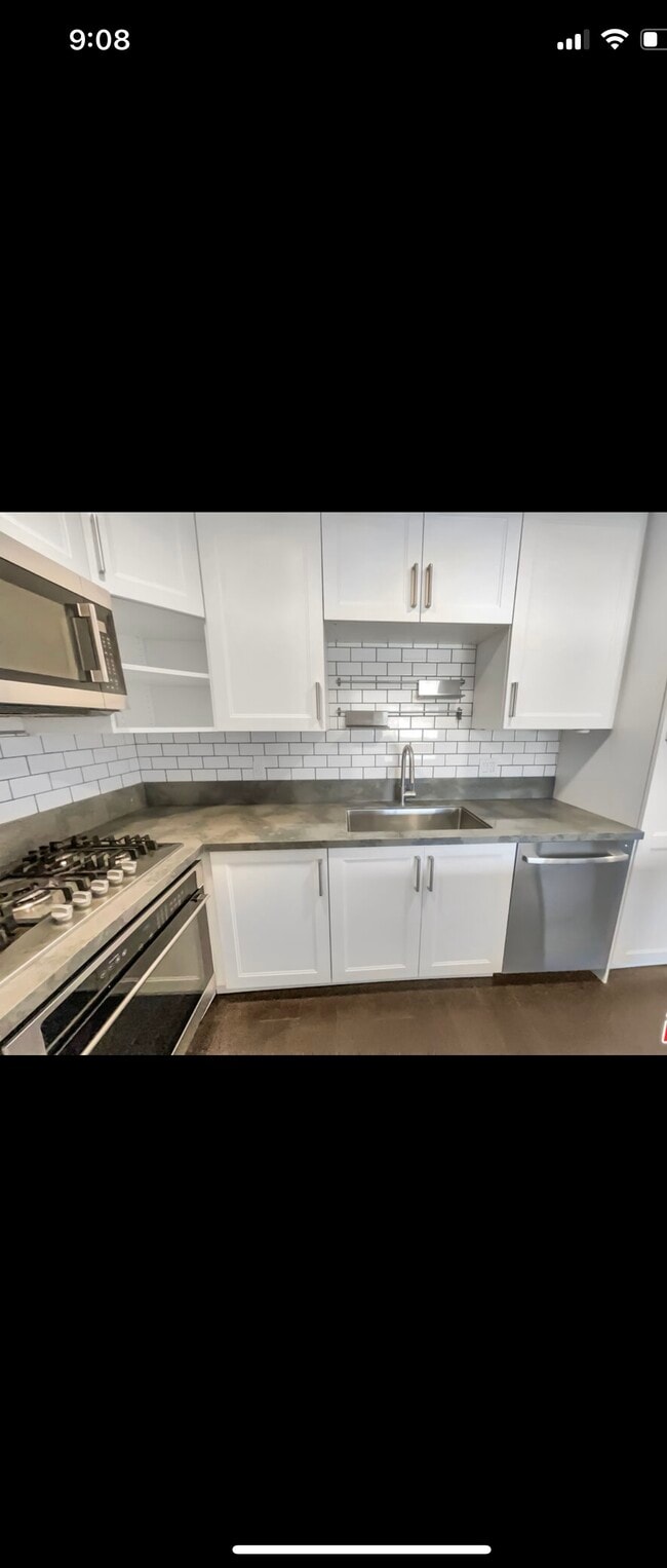 Building Photo - 1101 W MacArthur Blvd