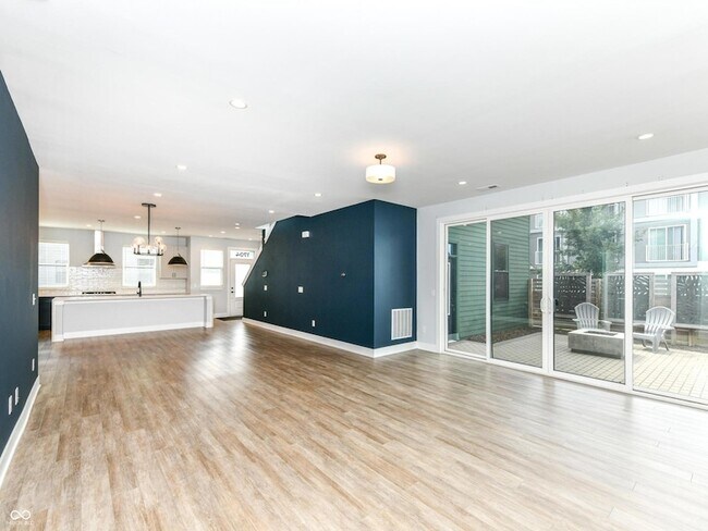 Building Photo - 1704 Rosette Wy