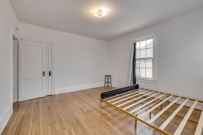 Building Photo - 818 5th St