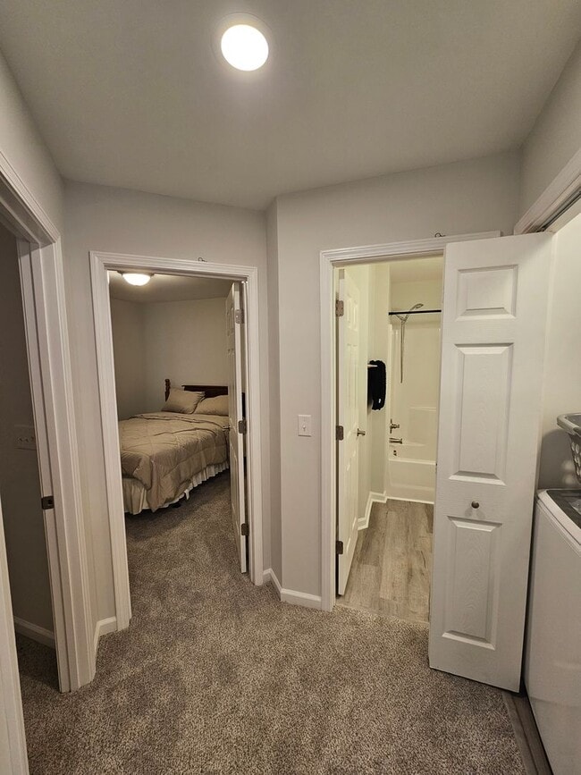 Building Photo - Newer Construction, 3 Bedroom Townhome!