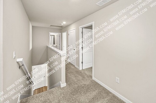 Building Photo - 2578 SE Morningdew Dr