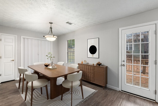 Building Photo - Modern 2-Story Home with Deck & Private Wooded Backyard