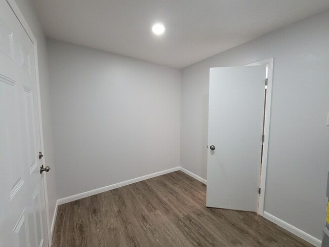 Building Photo - 966 Grayton Rd