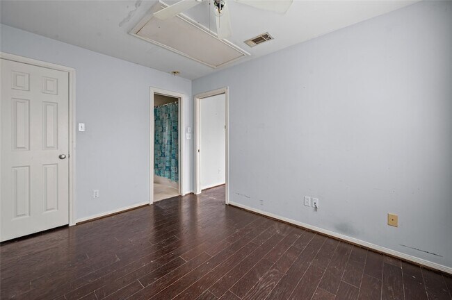 Building Photo - 2142 Sul Ross St