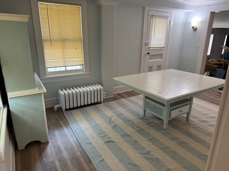 Furnished dining room - 60 Grove St