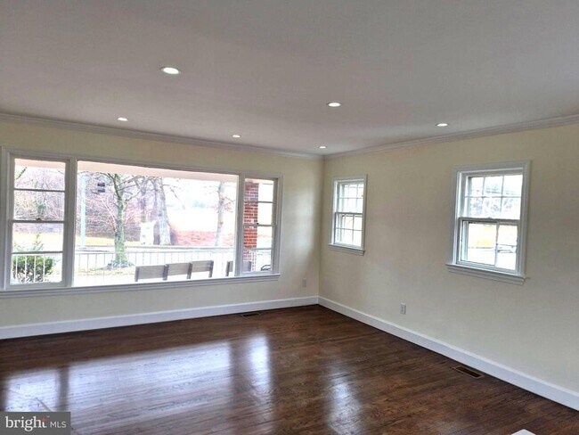 Building Photo - 2206 Brinkley Rd