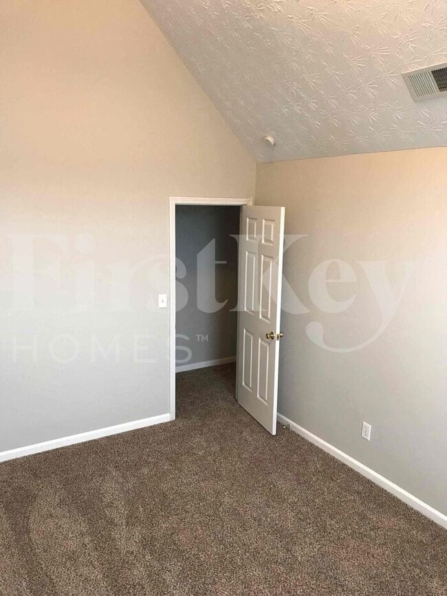 Building Photo - 1283 Labrador Ln