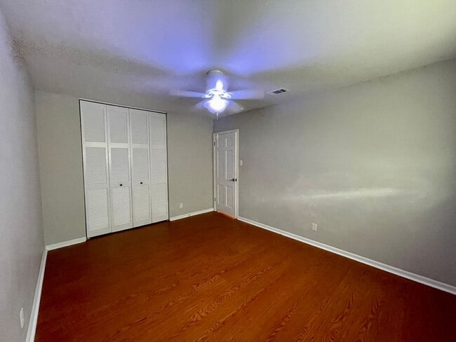 Building Photo - 6510 Daisy Dr