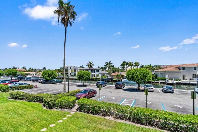 Building Photo - 899 Jeffery St