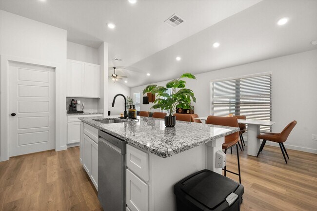 Building Photo - Four Beds, All Appliances, All Smiles!