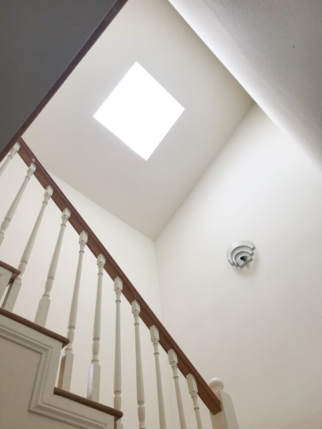 Building Photo - 3 Bedroom 2.5 bath Townhome