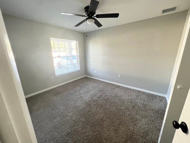 Building Photo - 4865 Darwood Dr