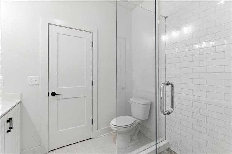 Building Photo - 170 Color Cir