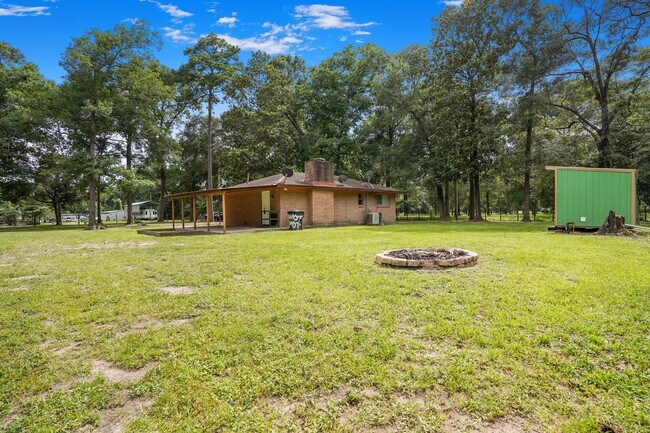 Building Photo - 26407 Magnolia Dr