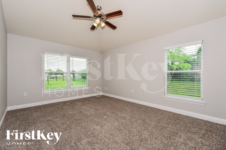 Building Photo - 2716 NW 3rd Ave