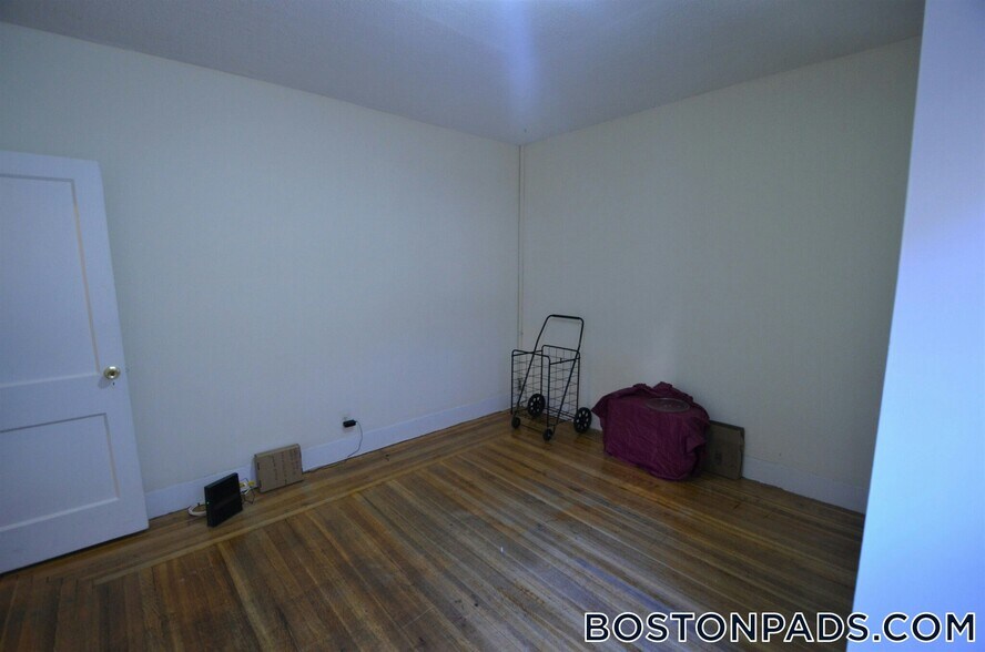 Building Photo - 133 Peterborough St