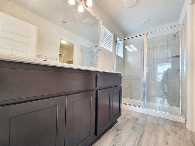 Building Photo - 2044 Arendale Dr