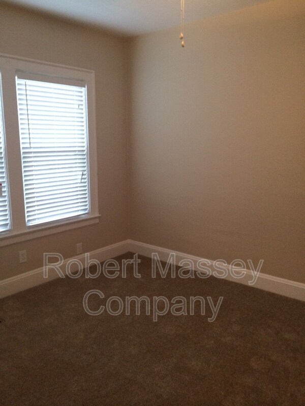 Building Photo - 2424 Glenmary Ave