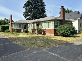 Building Photo - 2805 SE 23rd Ave
