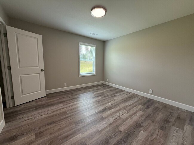 Building Photo - 845 Alley Dr