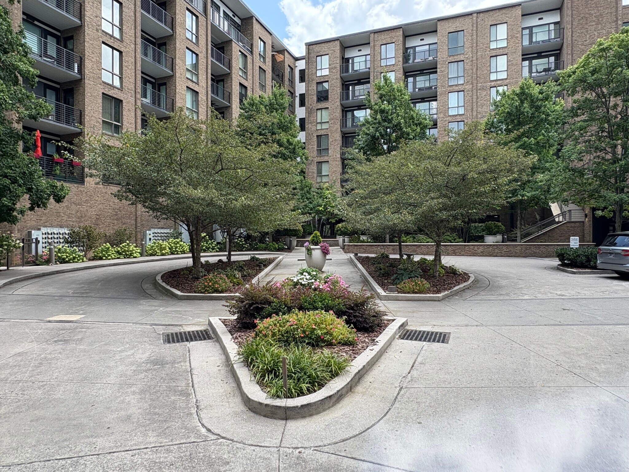 Building Photo - 200 Manufacturers Rd