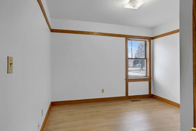 Building Photo - 206 W William St