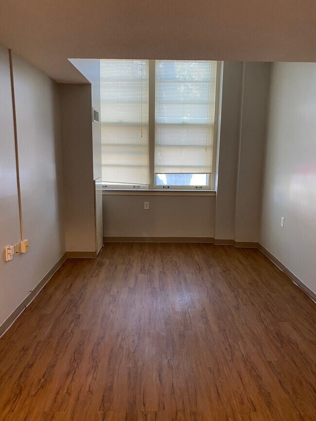 Building Photo - 4200 Tracy Ave