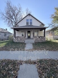 Building Photo - 32 Custer Ave