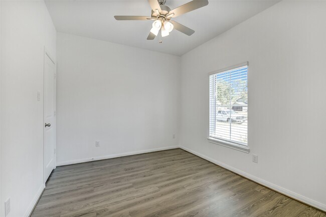 Building Photo - 11951 Pondwood Dr