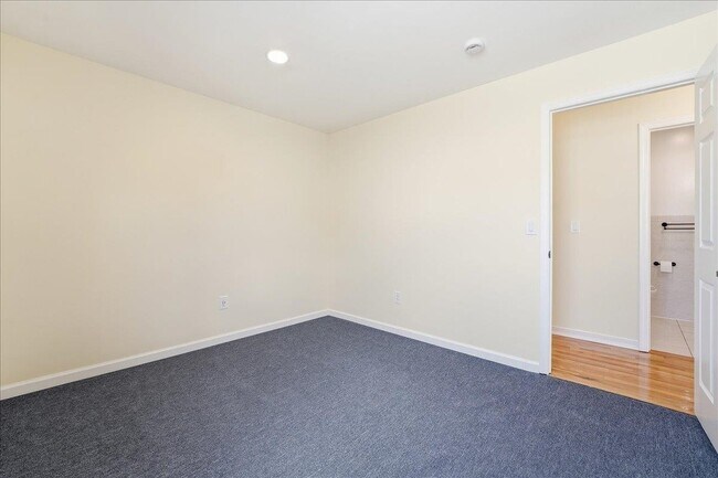 Building Photo - 624 Bramhall Ave