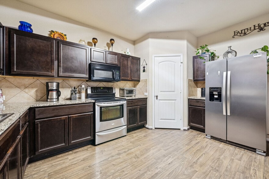 Building Photo - 3204 Ortman Dr