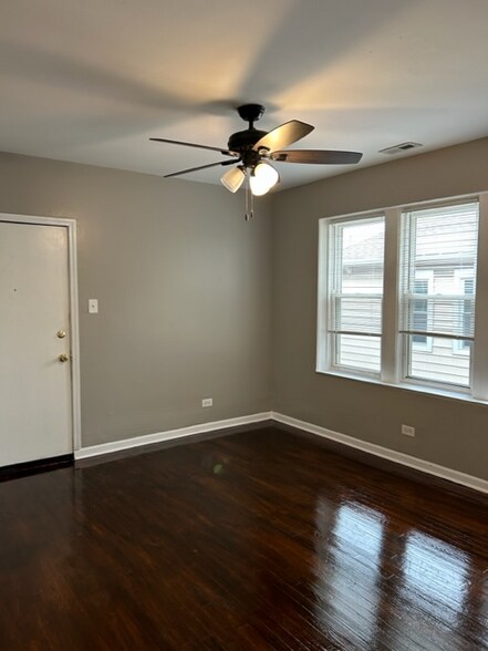 Building Photo - 2035 N Kildare Ave