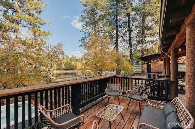 Building Photo - 1091 Club View Dr