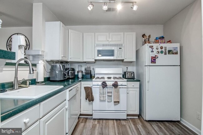 Building Photo - 1066 Gardenview Loop