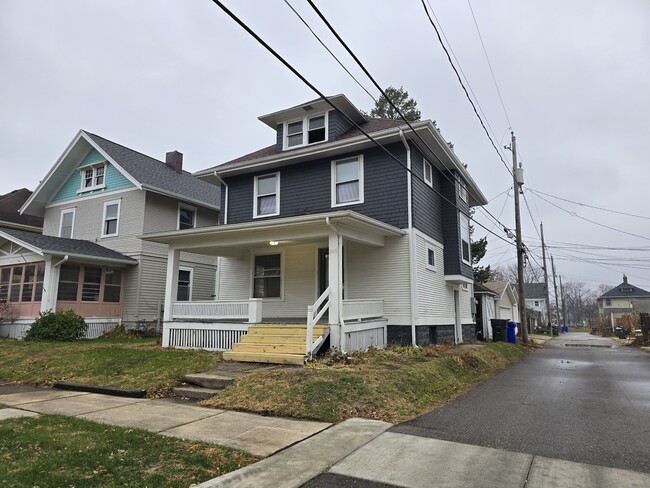 Primary Photo - 349 17th St SE