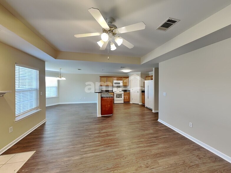 Building Photo - 1308 Chapman Ct