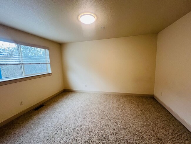 Building Photo - COMING SOON INQUIRE WITHIN- Beautiful 5 bdrm  and master on the main Home in Lacamas Meadows subd...