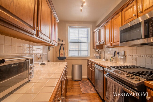 Building Photo - 574 Sheridan Square