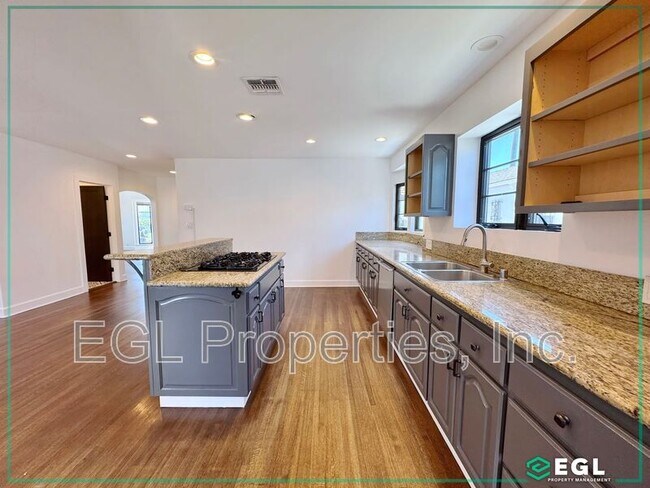 Building Photo - 3927 Degnan Blvd