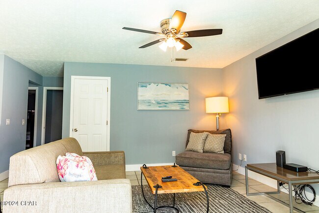 Building Photo - 9720 S Thomas Dr