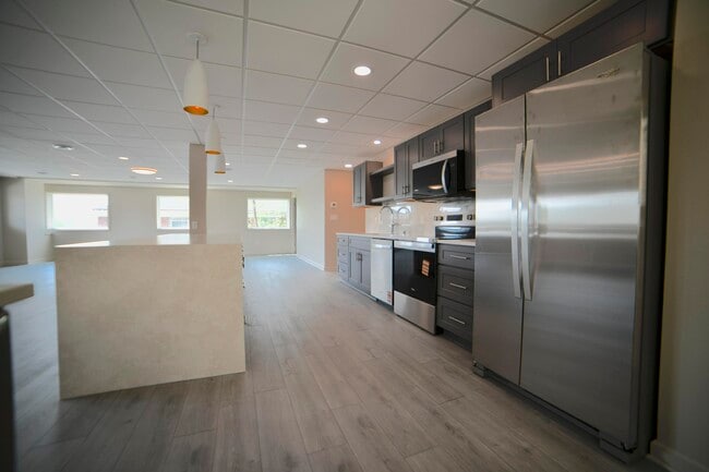 Building Photo - 1410 E Capitol Dr