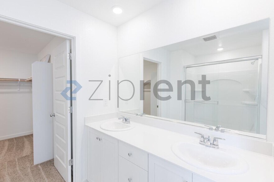 Building Photo - 8399 Sinesky Wy