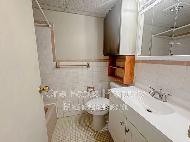 Building Photo - 802 Chestnut St