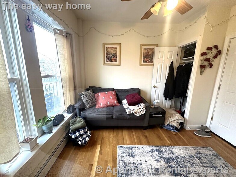 Building Photo - 1056 Cambridge St