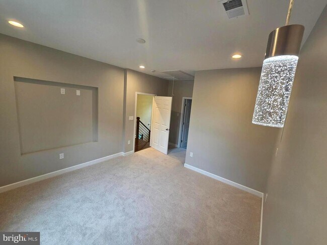 Building Photo - 402 McKenzie Dr